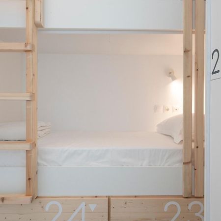 Bedspot Hostel Тира Экстерьер фото
