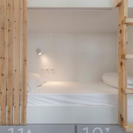 Bedspot Hostel Тира Экстерьер фото