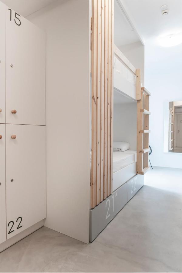 Bedspot Hostel Тира Экстерьер фото