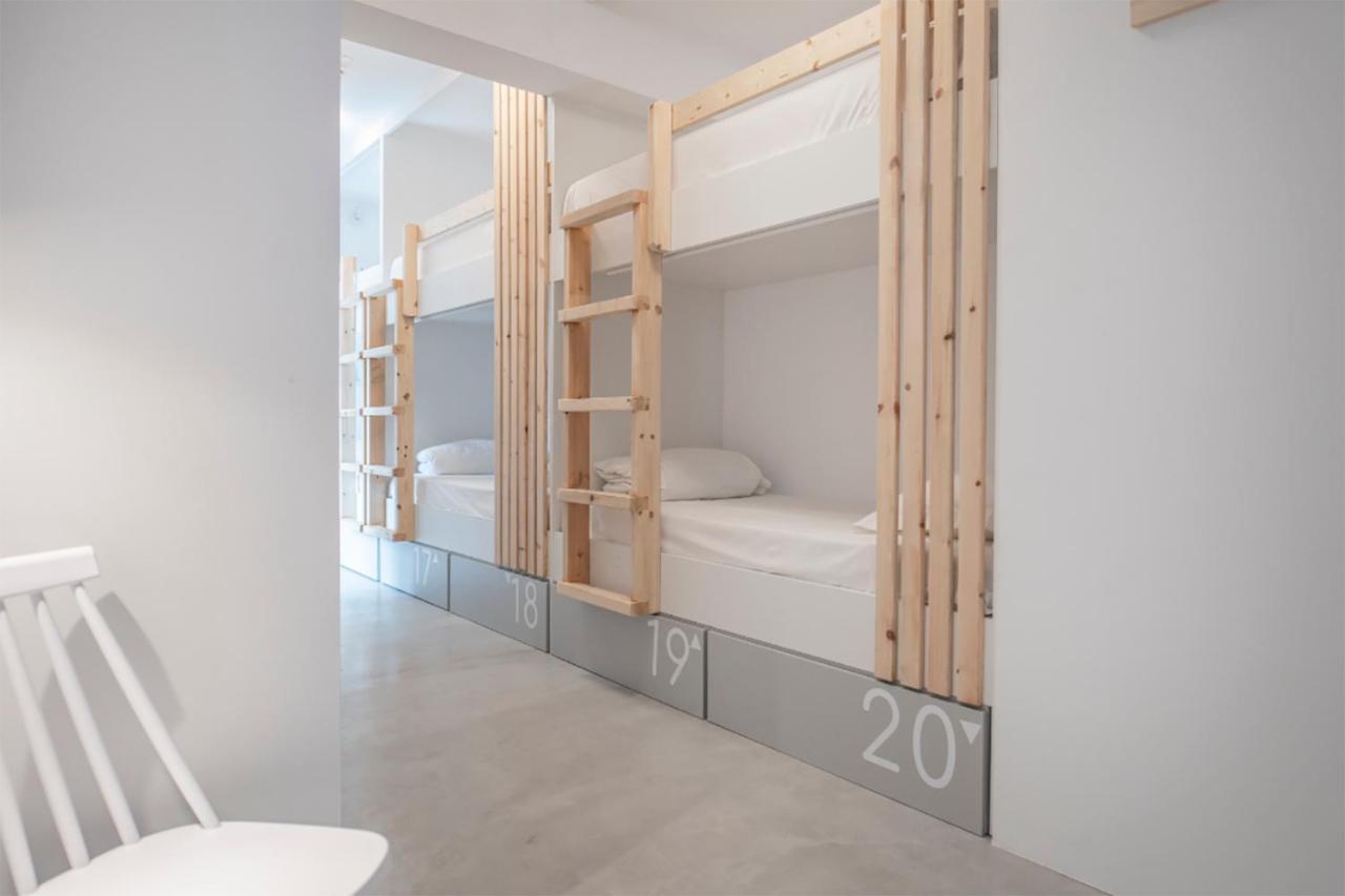 Bedspot Hostel Тира Экстерьер фото
