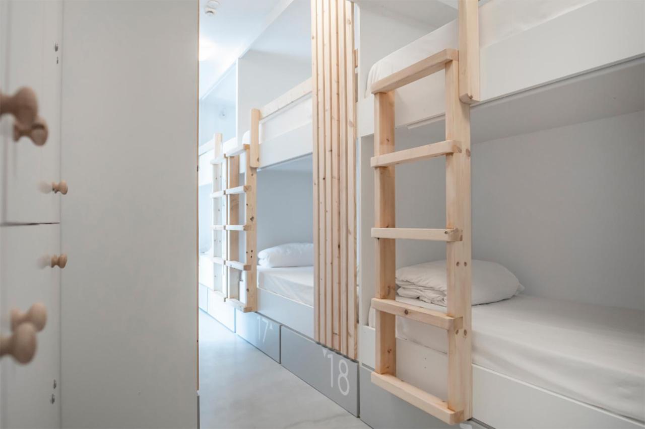 Bedspot Hostel Тира Экстерьер фото
