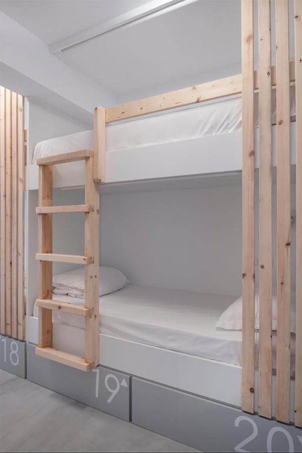 Bedspot Hostel Тира Экстерьер фото