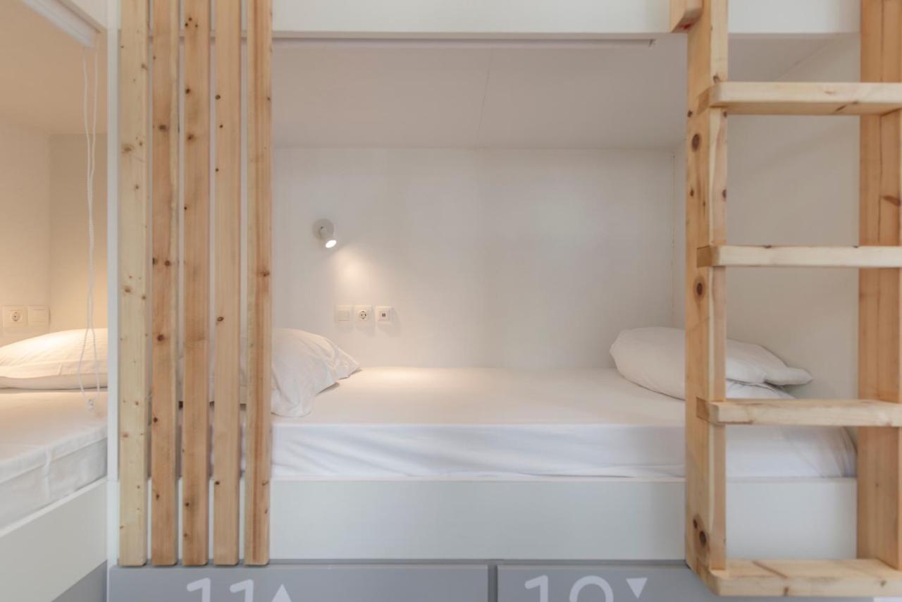 Bedspot Hostel Тира Экстерьер фото
