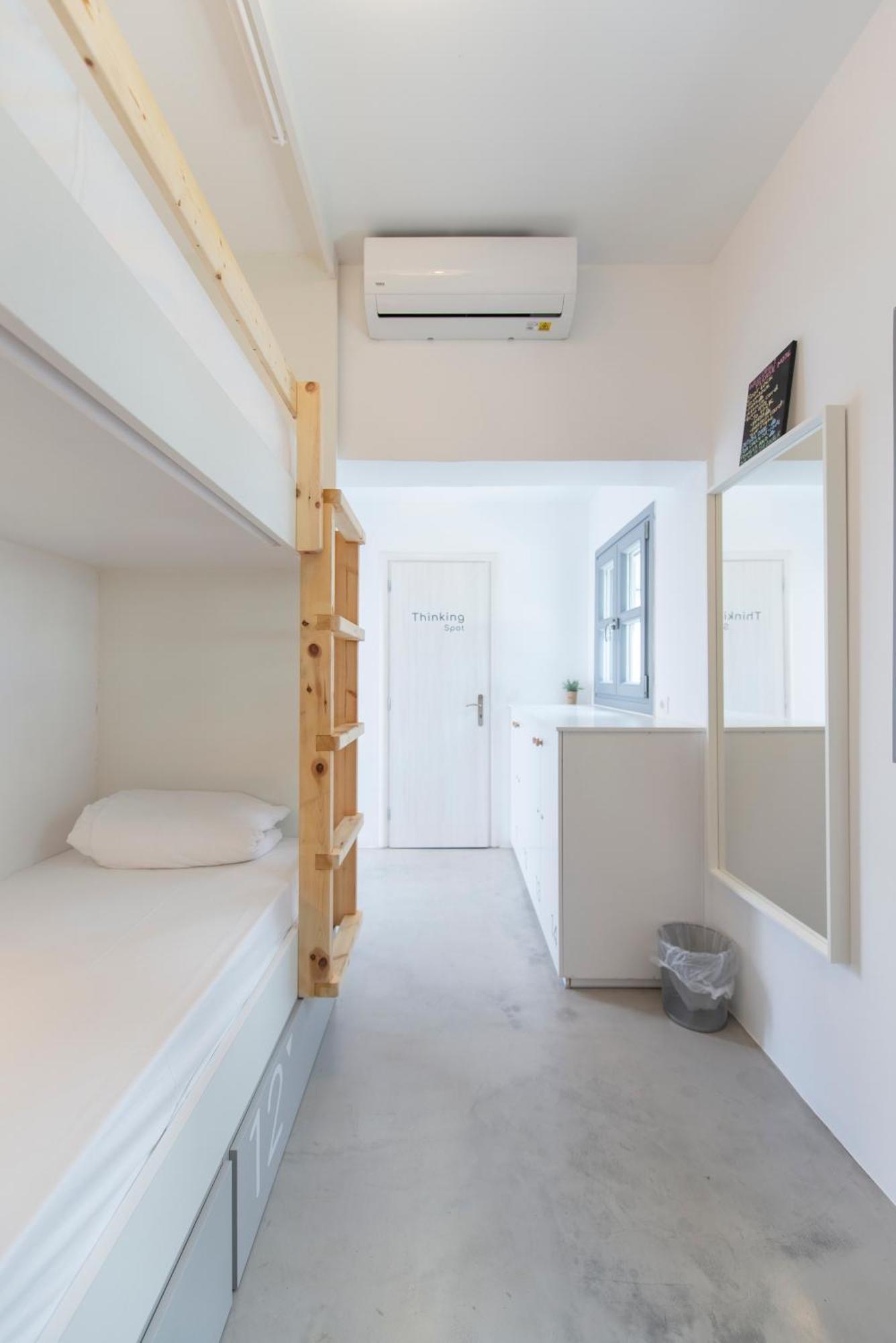 Bedspot Hostel Тира Экстерьер фото