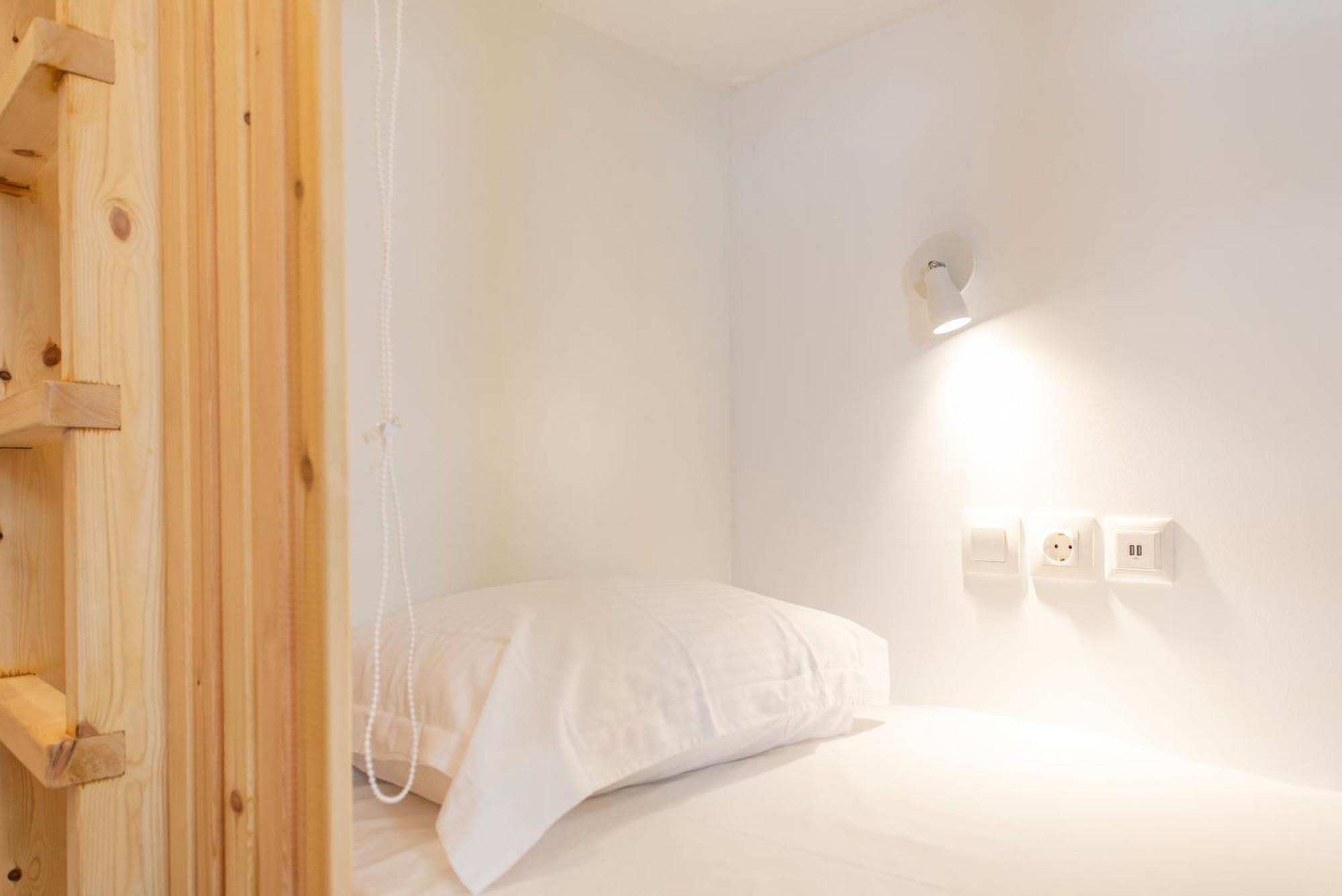 Bedspot Hostel Тира Экстерьер фото