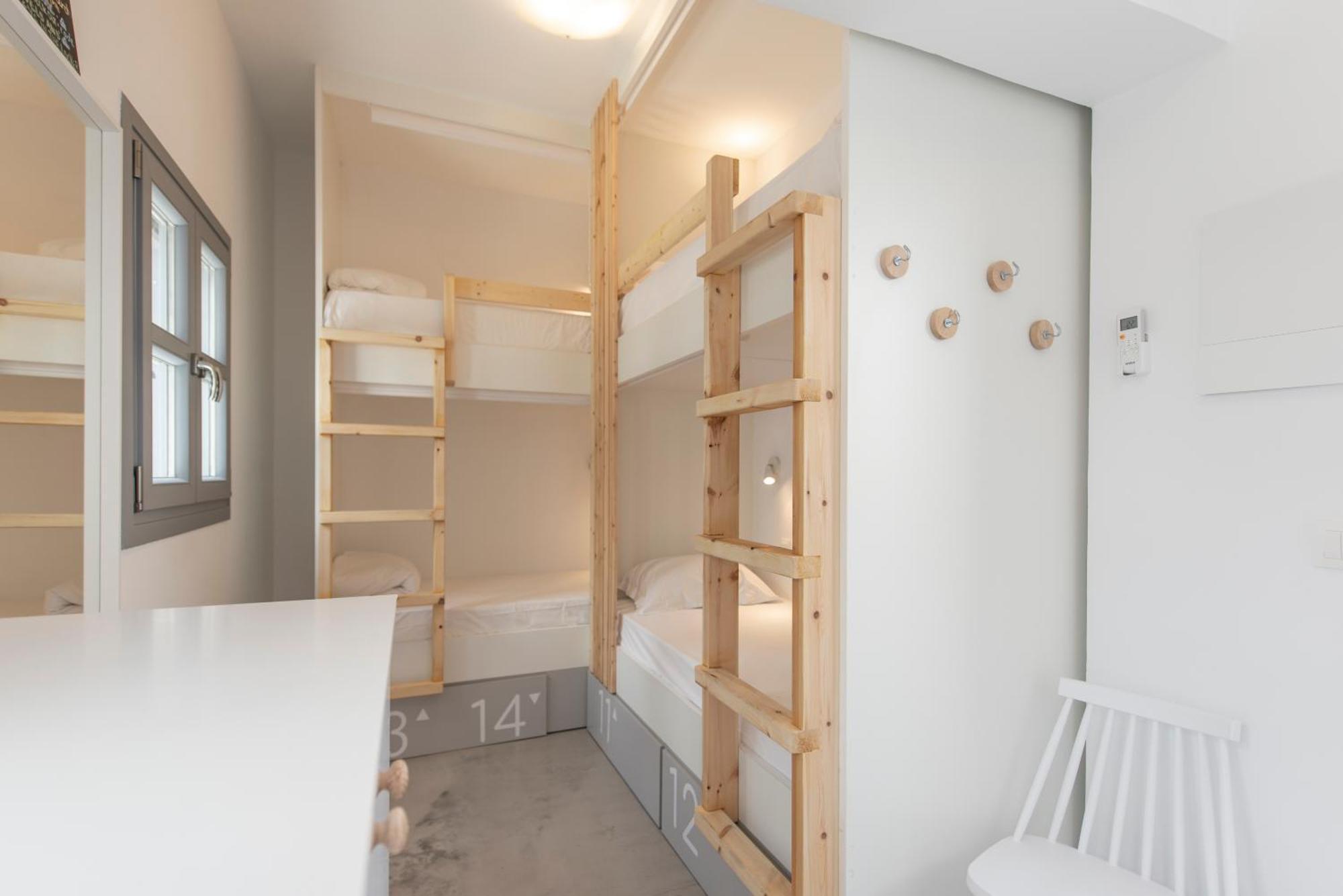 Bedspot Hostel Тира Экстерьер фото