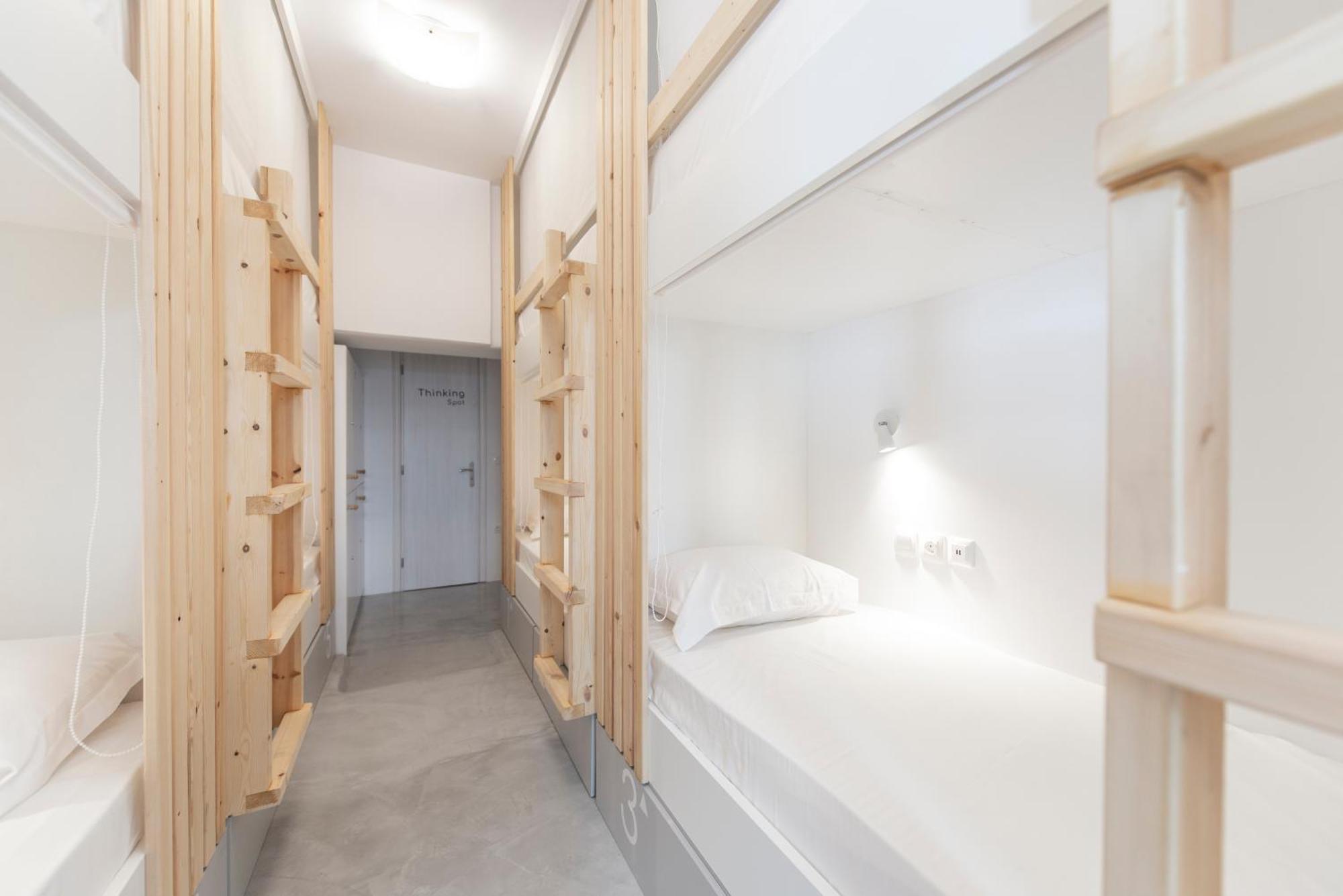 Bedspot Hostel Тира Экстерьер фото