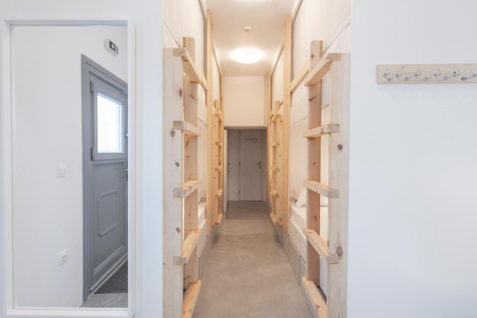 Bedspot Hostel Тира Экстерьер фото