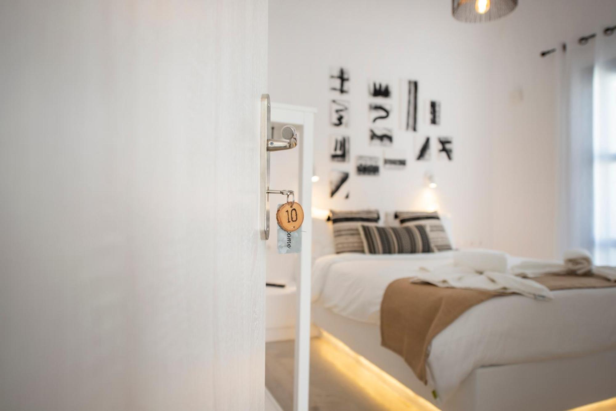Bedspot Hostel Тира Экстерьер фото