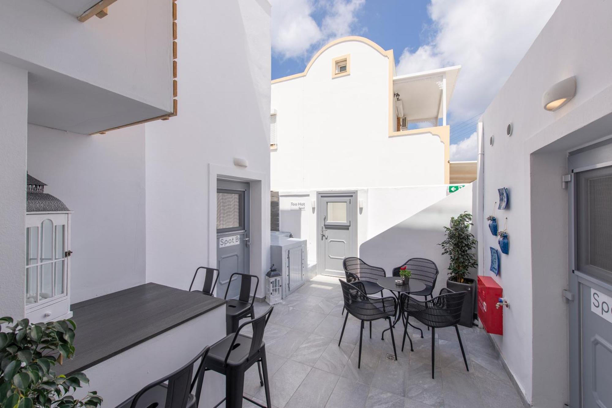 Bedspot Hostel Тира Экстерьер фото