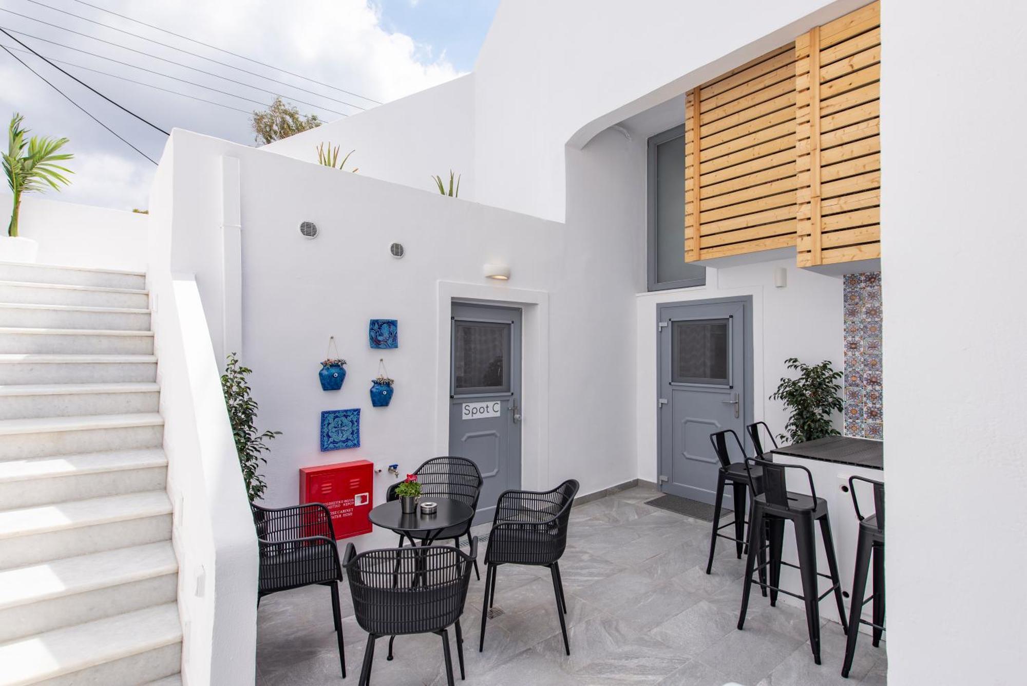 Bedspot Hostel Тира Экстерьер фото