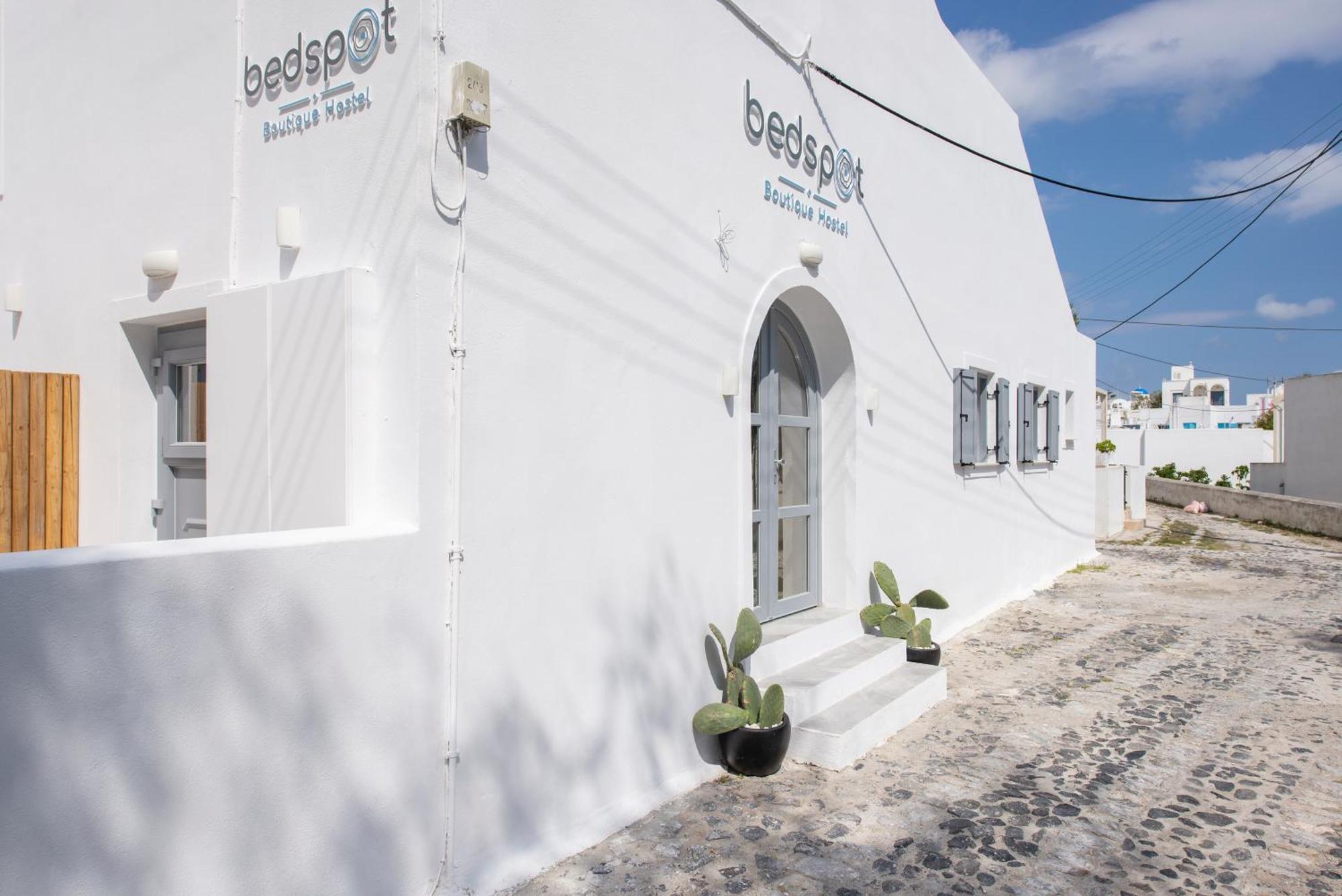 Bedspot Hostel Тира Экстерьер фото