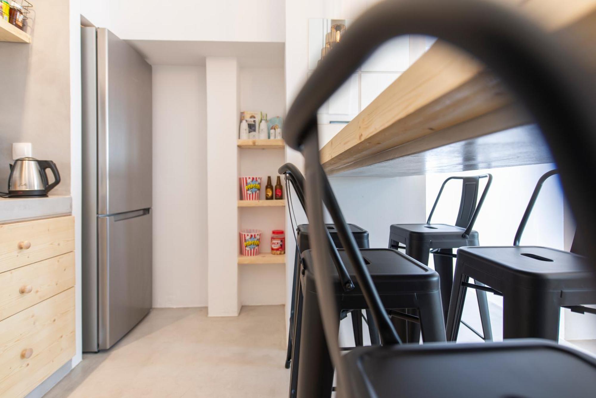 Bedspot Hostel Тира Экстерьер фото